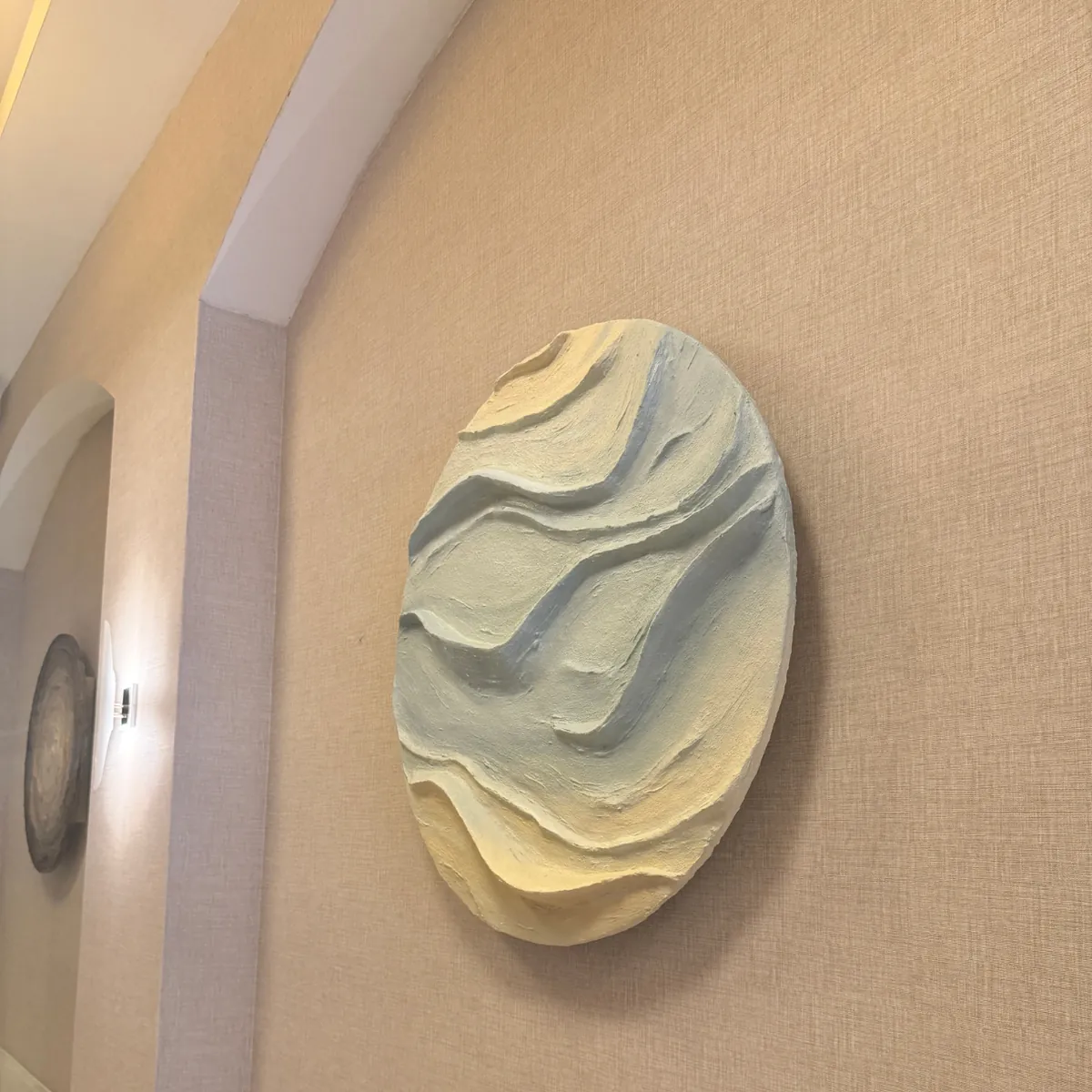 Mar de Ensueños panel with sculpted waves in sea blue and sand